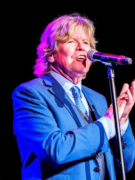 herman's hermits lead singer